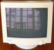 17" CRT Monitor - Mag InnoVision DJ707